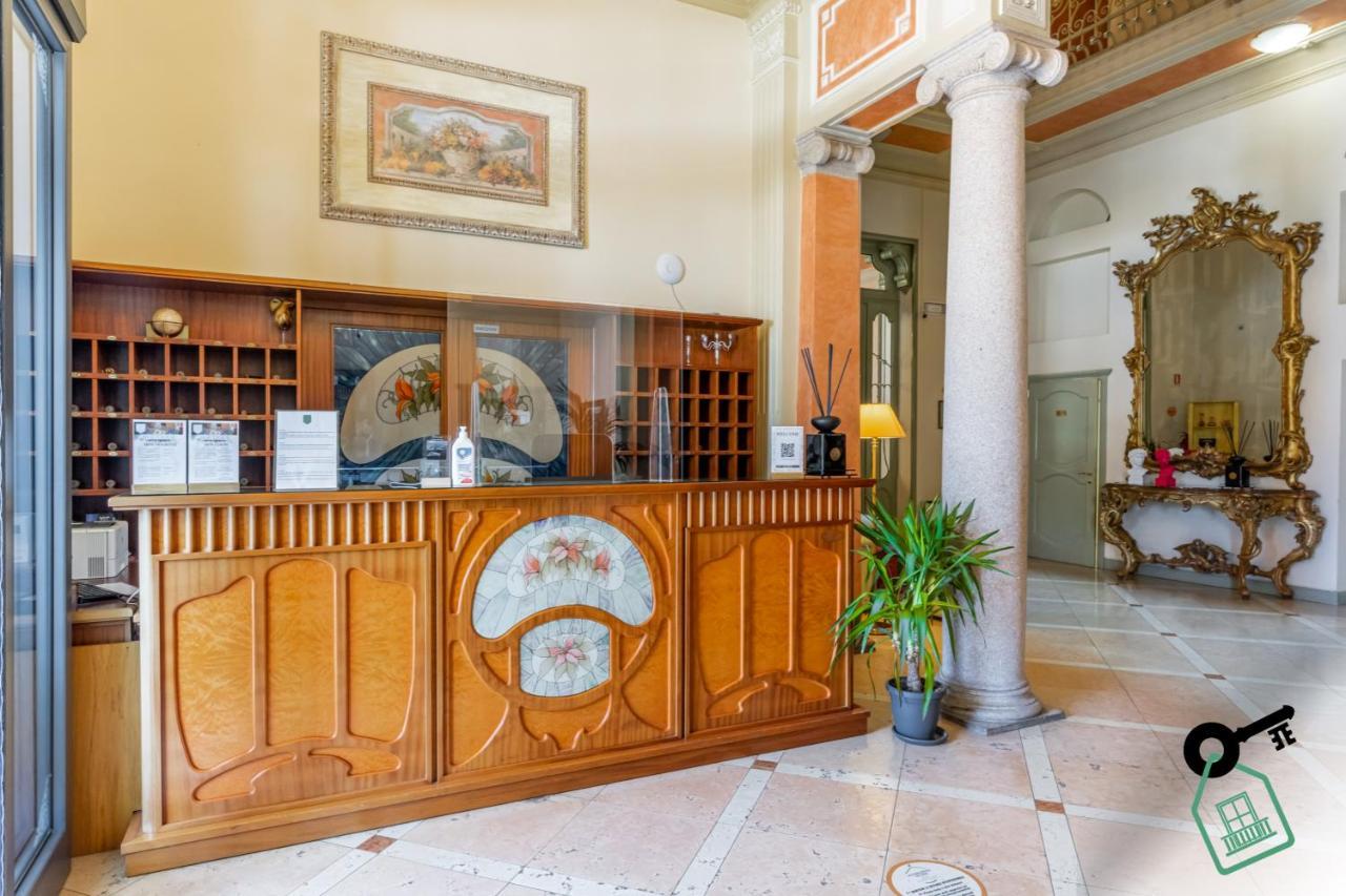 Hotel Rooms Lago Maggiore Verbania Kültér fotó